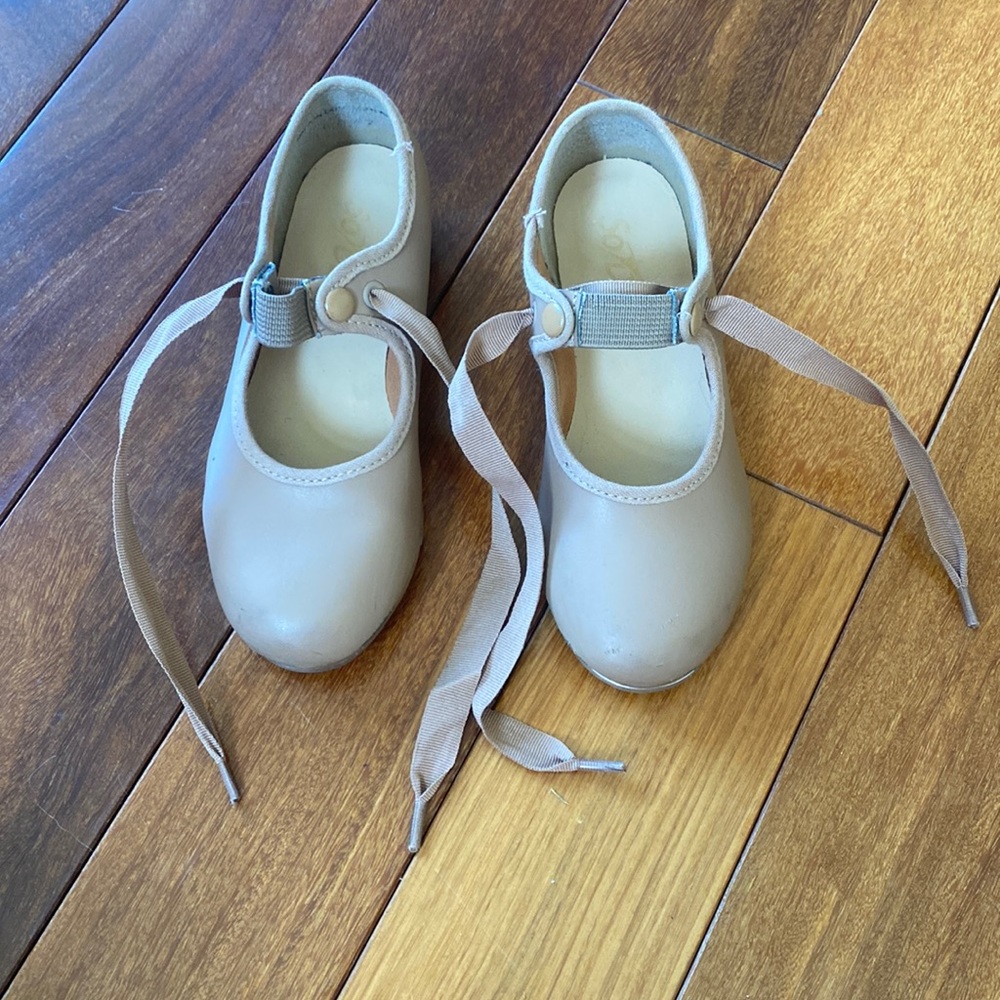 Girls So Danca Tan Tap shoes. Size 10